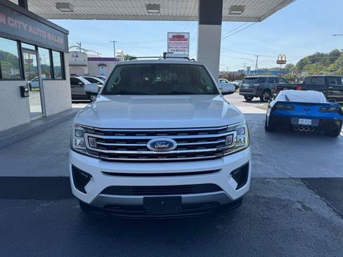 Used 2018 Ford Expedition Max XLT w/ Equipment Group 202A AWD/4WD image 8