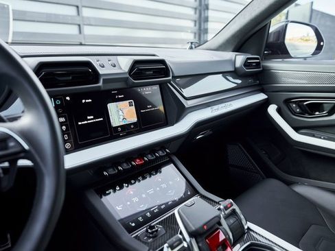Used 2025 Lamborghini Urus SE image 63