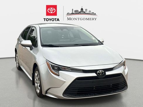 Used 2025 Toyota Corolla LE FWD image 1