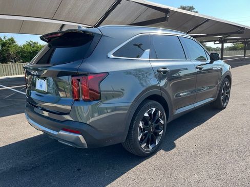 Used 2024 Kia Sorento EX FWD image 4