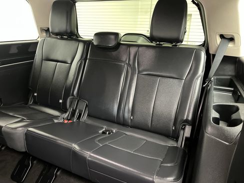 Used 2023 Ford Expedition XLT image 15