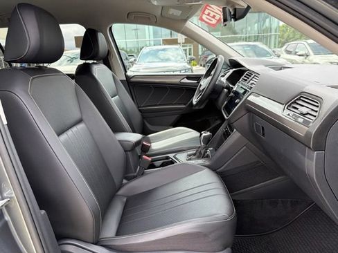 Used 2023 Volkswagen Tiguan SE FWD image 32