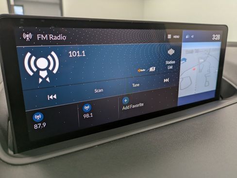 Used 2023 Acura MDX SH-AWD w/ Technology Package image 11