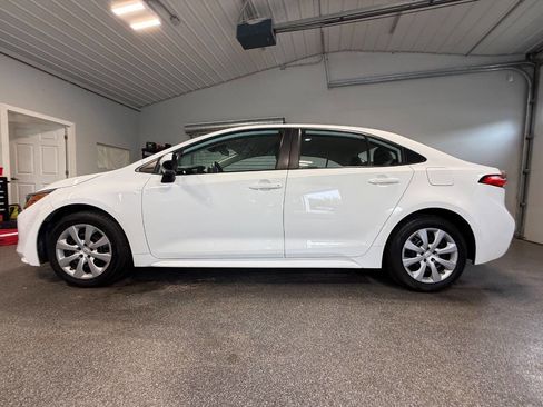 Used 2022 Toyota Corolla LE image 9