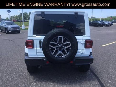 Used 2026 Jeep Wrangler Unlimited Sahara AWD/4WD image 7