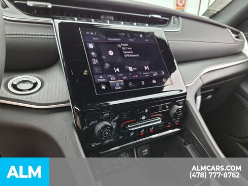 Used 2025 Jeep Grand Cherokee Laredo X w/ Luxury Tech Group I AWD/4WD image 33