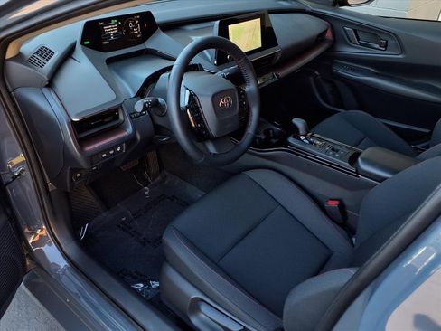 Certified 2025 Toyota Prius Plug-In Hybrid image 15