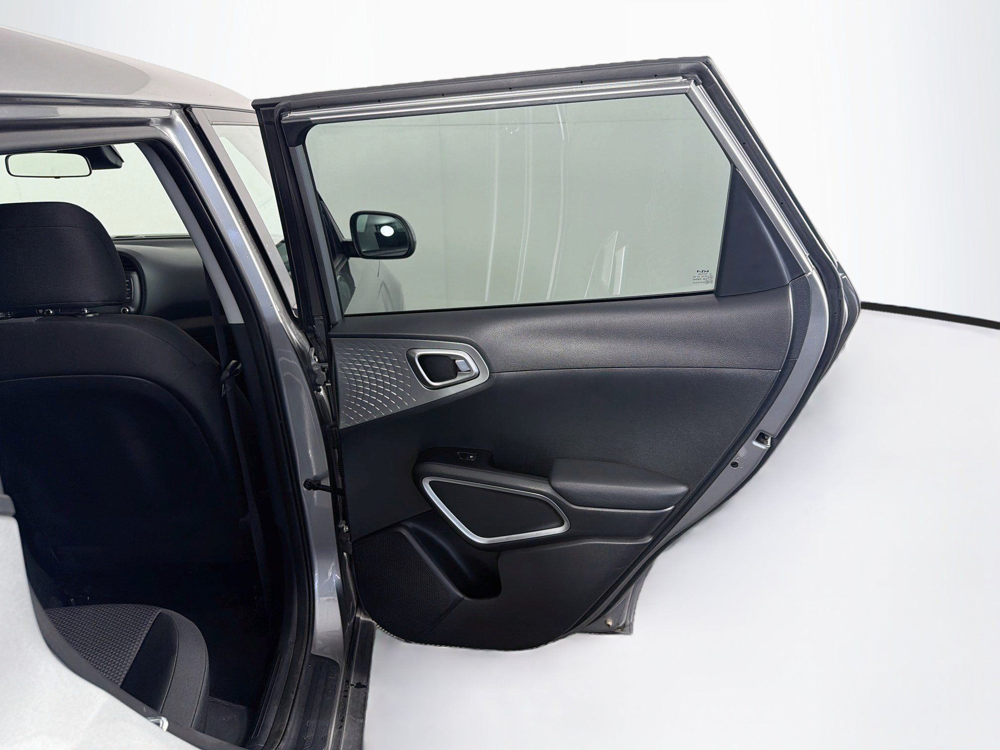 Used 2025 Kia Soul LX w/ LX Technology Package FWD image 30