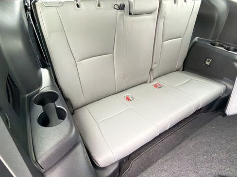 Used 2023 Toyota Highlander Limited FWD image 32