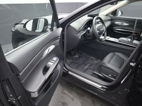 Used 2025 Genesis GV70 2.5T AWD/4WD image 11