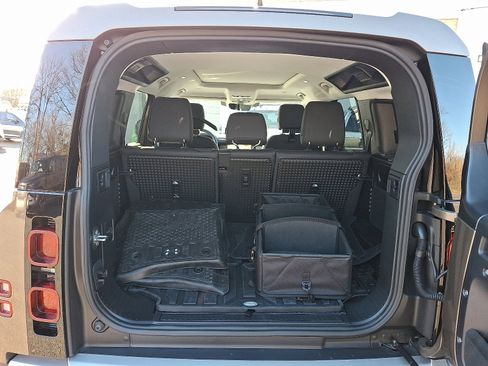 Used 2025 Land Rover Defender 110 S image 29