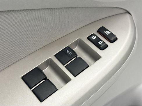 Used 2013 Toyota Corolla LE FWD image 22
