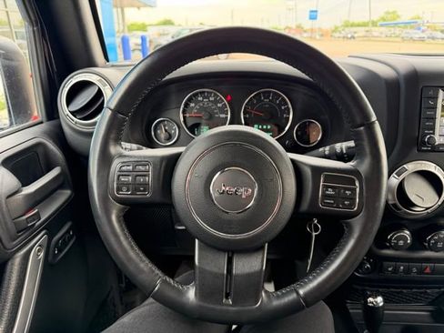 Used 2016 Jeep Wrangler Unlimited Rubicon w/ Dual Top Group AWD/4WD image 17
