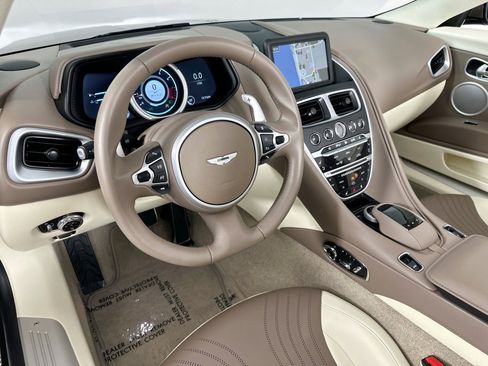 Used 2019 Aston Martin DB11 Volante RWD image 3