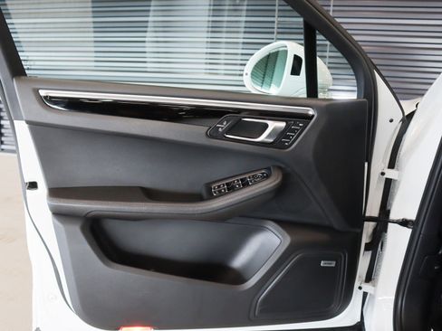 Used 2023 Porsche Macan image 24