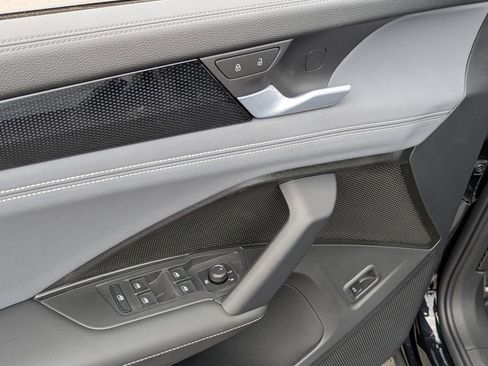 New 2026 Volkswagen Tiguan SE R-Line AWD/4WD image 11