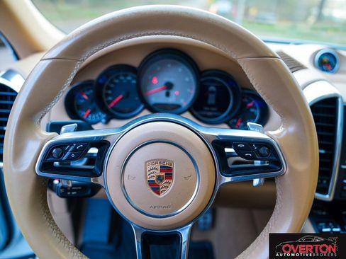 Used 2015 Porsche Cayenne S image 13