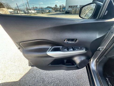 Used 2018 Nissan Kicks SR w/ Premium Package image 21