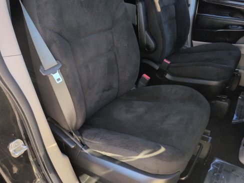 Used 2019 Dodge Grand Caravan SE w/ UConnect Hands-Free Group image 22