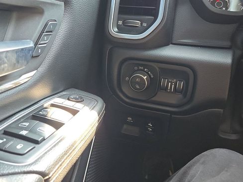 Used 2019 RAM 1500 Laramie w/ Sport Appearance Package AWD/4WD image 22