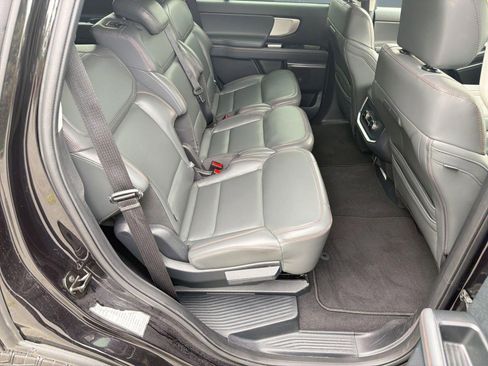 Used 2025 Ford Expedition Active AWD/4WD image 29