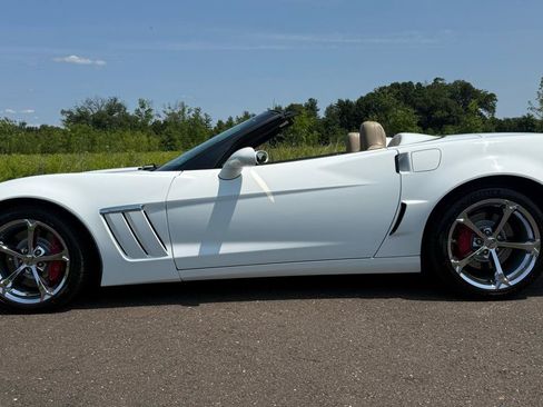 Used 2012 Chevrolet Corvette Grand Sport w/ 2LT Preferred Equipment Group RWD image 2