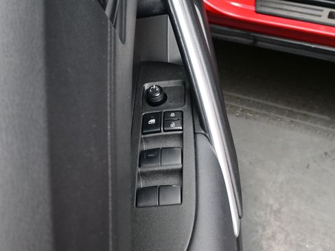 Used 2022 Toyota Corolla Cross LE image 10