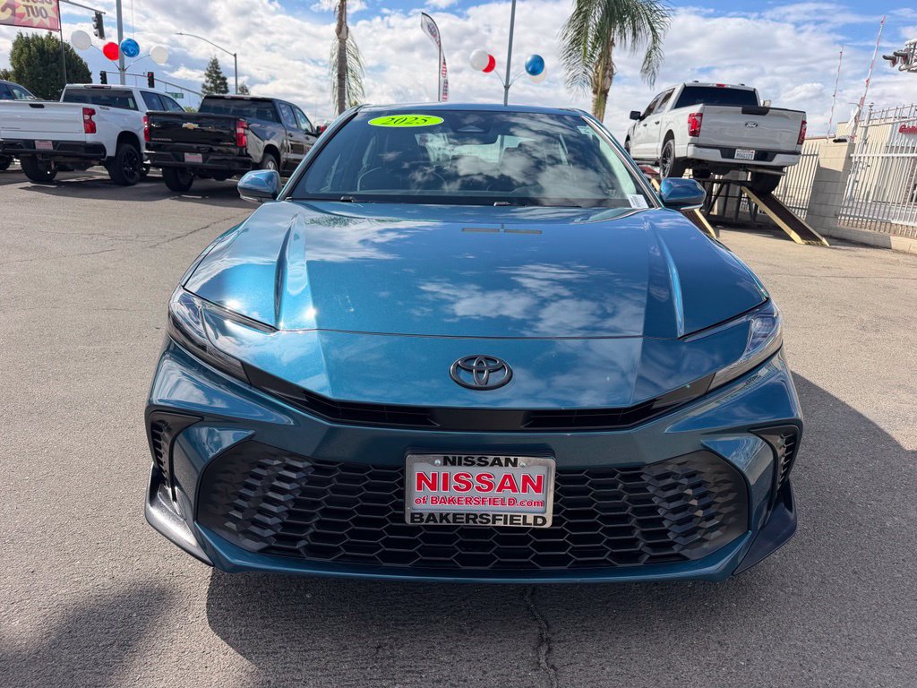 Used 2025 Toyota Camry SE w/ Convenience Package FWD image 2