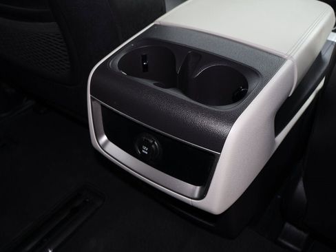 Used 2023 Kia Carnival LX image 16