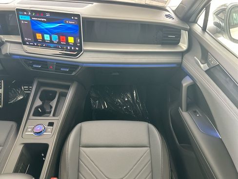 New 2026 Volkswagen Tiguan SE R-Line FWD image 47