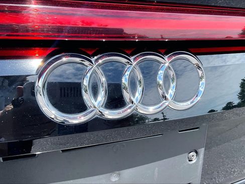 Used 2019 Audi Q8 Prestige AWD/4WD image 31