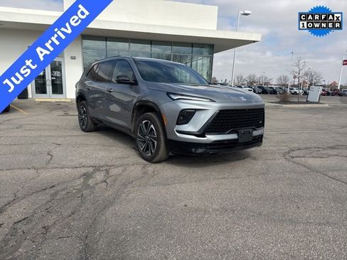 Used 2025 Buick Enclave Sport Touring image 1