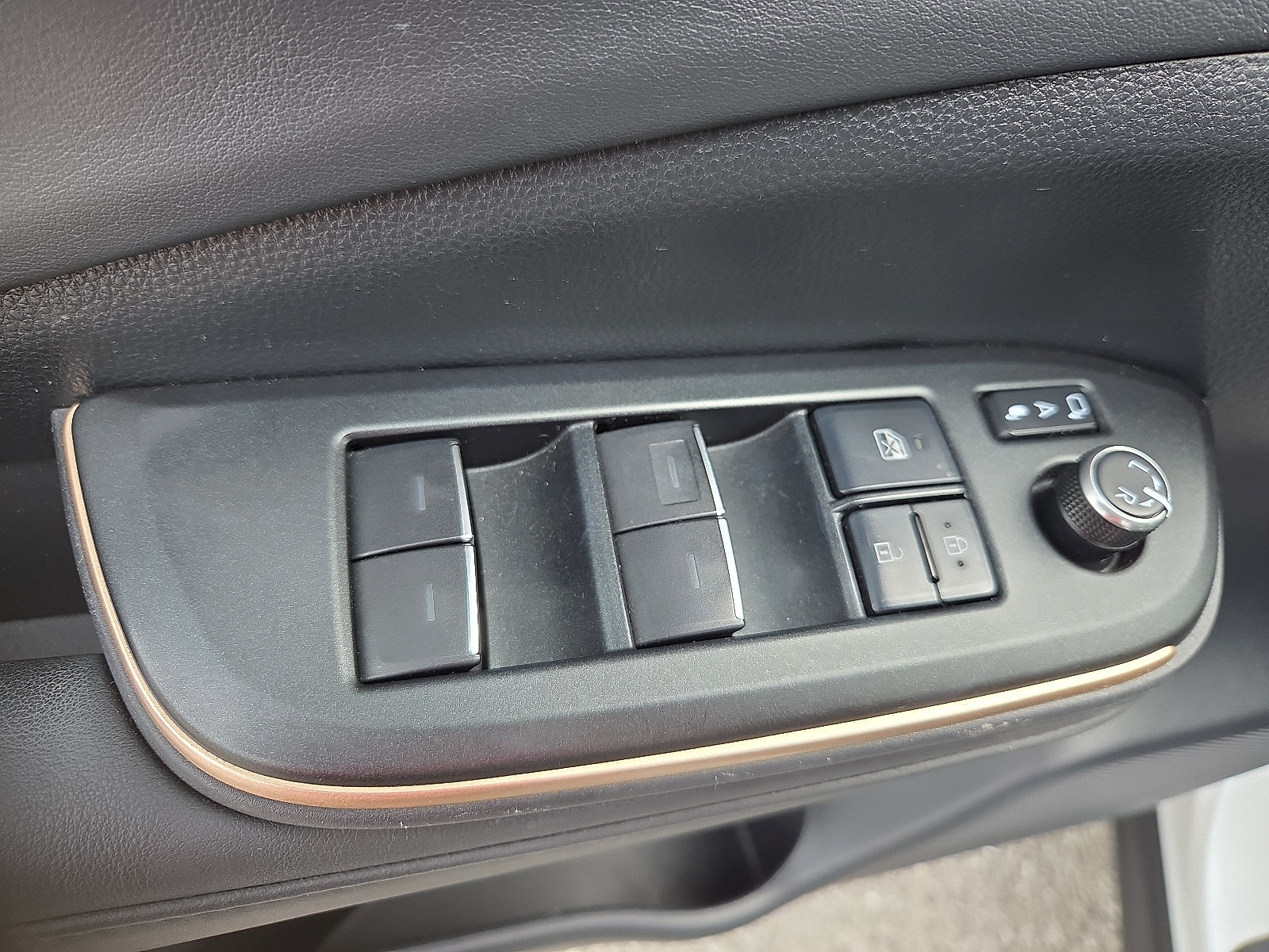 Used 2023 Toyota Crown AWD/4WD image 14