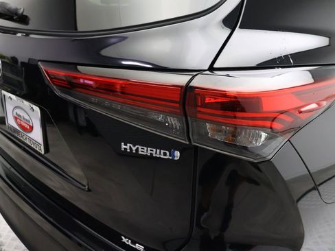 Used 2023 Toyota Highlander XLE image 9