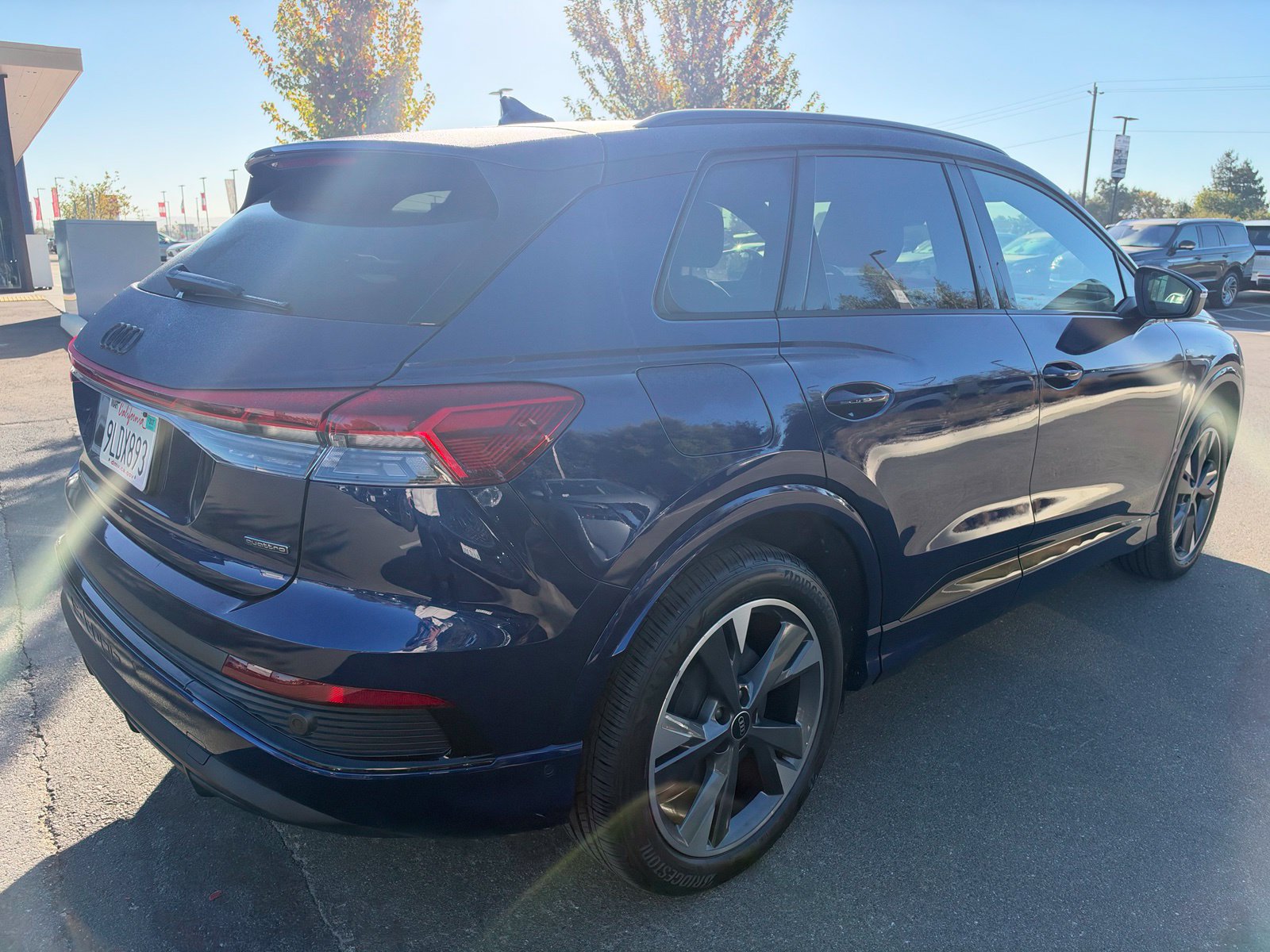 Used 2024 Audi Q4 e-tron Premium Plus w/ Premium Plus AWD/4WD image 3