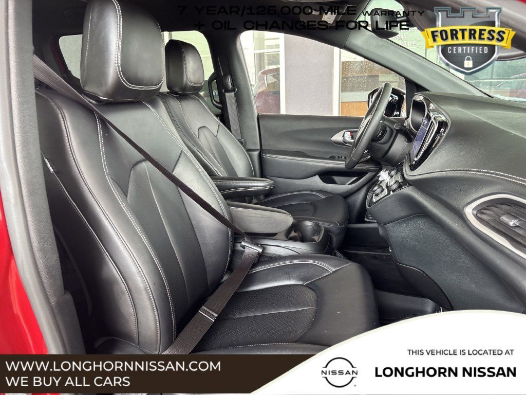 Used 2025 Chrysler Pacifica Select AWD/4WD image 25