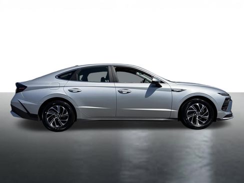 Used 2026 Hyundai Sonata Blue FWD image 9