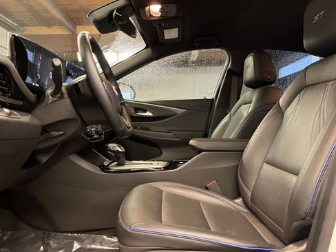 Used 2025 Buick Envista Sport Touring image 24