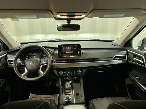 Used 2022 Mitsubishi Outlander ES image 18