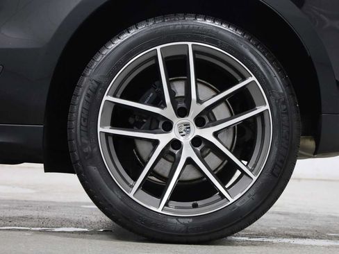 Certified 2026 Porsche Macan AWD/4WD image 39