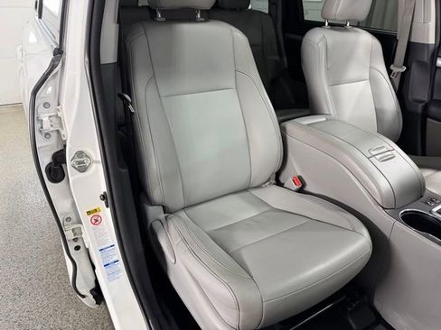 Used 2016 Toyota Highlander XLE AWD/4WD image 27