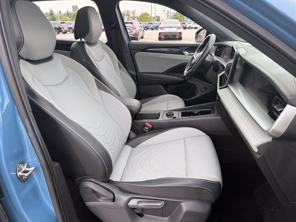 Certified 2026 Volkswagen Tiguan SE R-Line AWD/4WD image 25