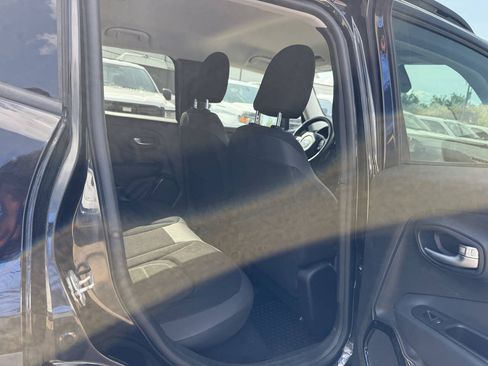 Used 2016 Jeep Renegade Latitude AWD/4WD image 15