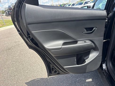 Used 2025 Hyundai Kona SEL FWD image 12