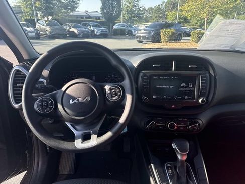 Certified 2022 Kia Soul LX FWD image 5