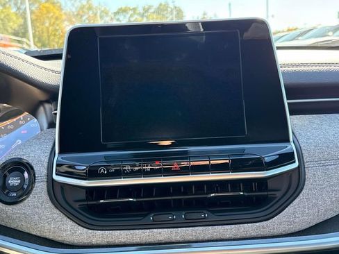 New 2026 Jeep Compass Latitude image 19