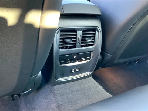New 2024 BMW 330i Sedan w/ Convenience Package image 18