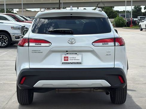 Used 2024 Toyota Corolla Cross LE AWD/4WD image 4