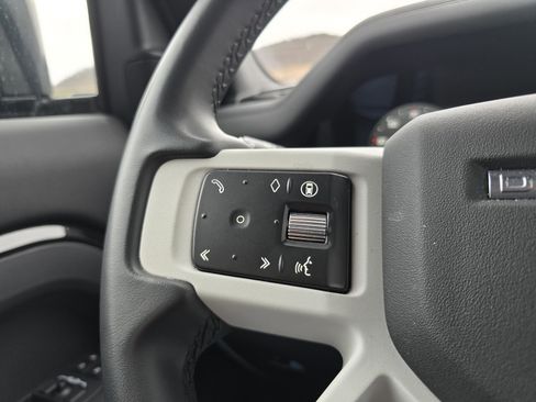 Used 2025 Land Rover Defender 110 S image 19