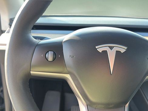 Used 2023 Tesla Model Y Long Range image 22